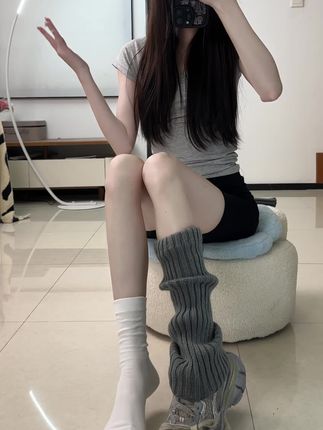 标题建议:“袜子不够 穿哪双