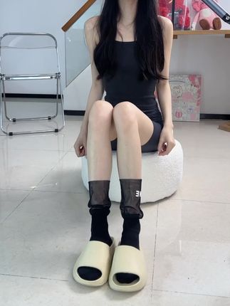 高跟马丁靴显瘦拉长腿部线条