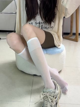 “今日小美沉浸式称赞某件月子袜