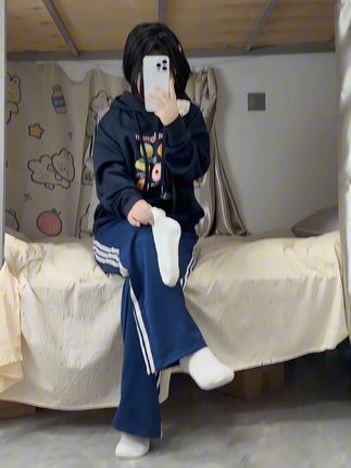 单腿配两双袜子,宝辣妹抖音热款穿搭