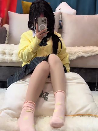 小白鞋配白袜好看又省钱