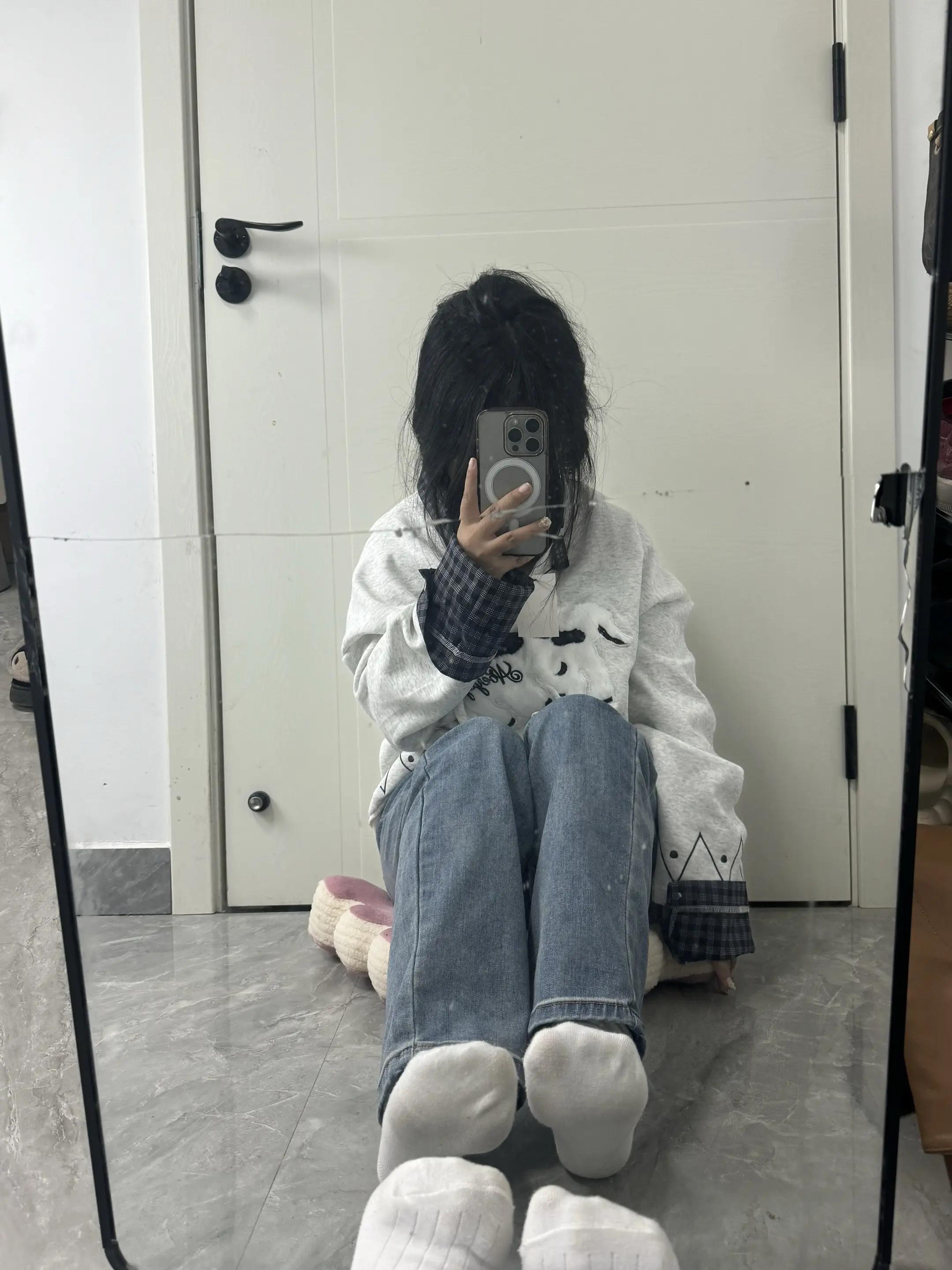 少女痴迷足部配饰与日常穿搭