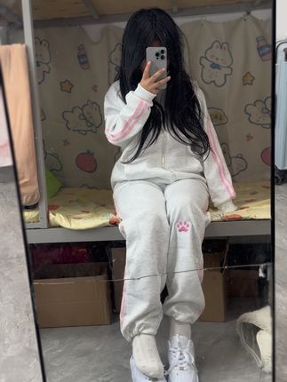 新买了蝴蝶结小腿袜