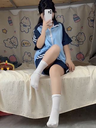 出门穿双好看的袜子显腿美