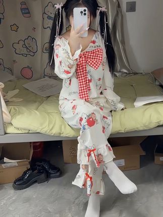 这袜子把我的脚都藏不住了