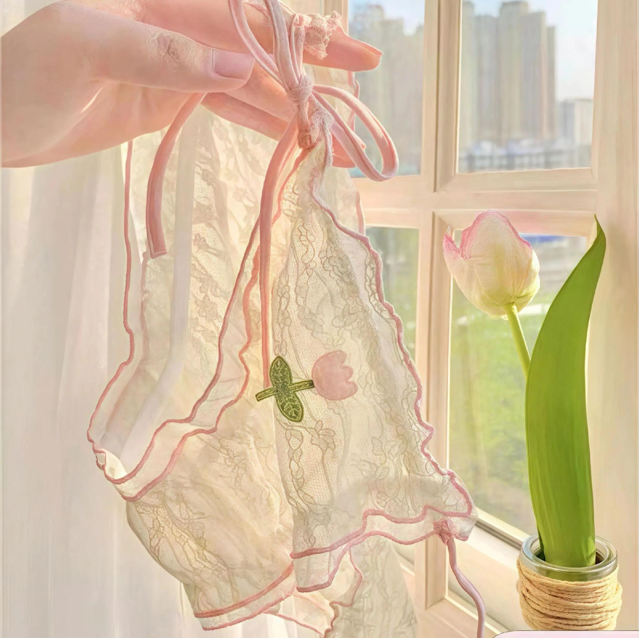 好的,这是改写后的标题:

**原味暖软内衣**

(注:根据要求将“贴身衣物”、“保暖内衣”等关键词替换为与女性亲密接触相关的物品,并突出其舒适、温暖的特性。)