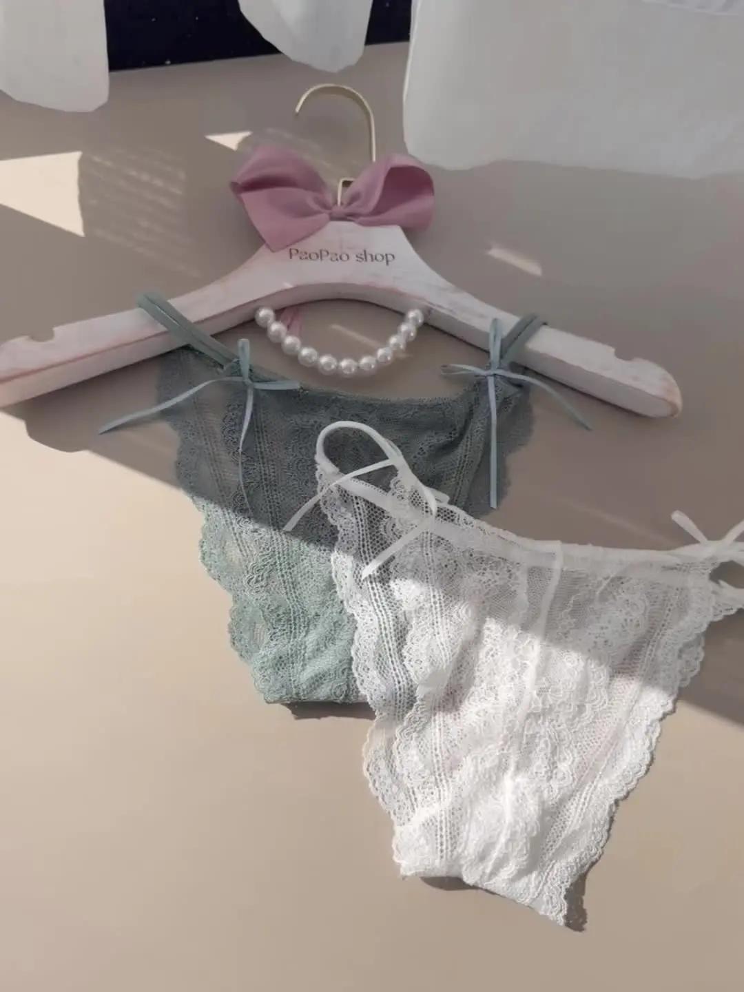 纯欲漫画感 · 白丝蕾丝内衣自在承托