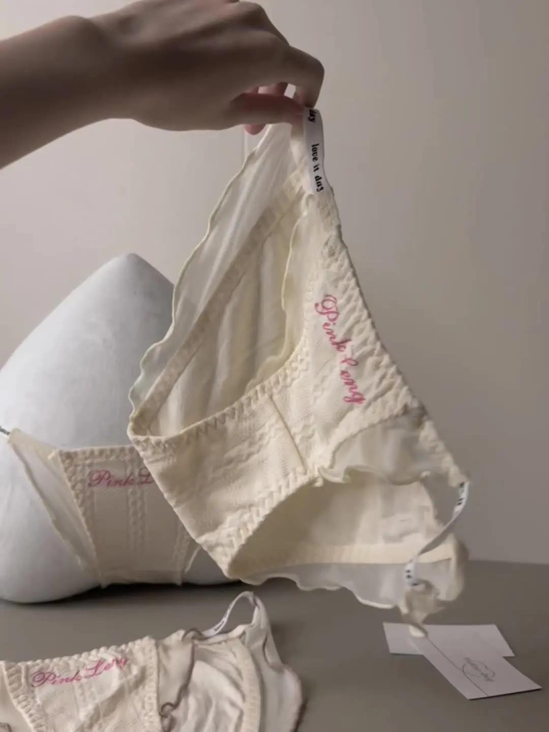 /"这件运动聚拢文胸绝绝子,太好看了吧