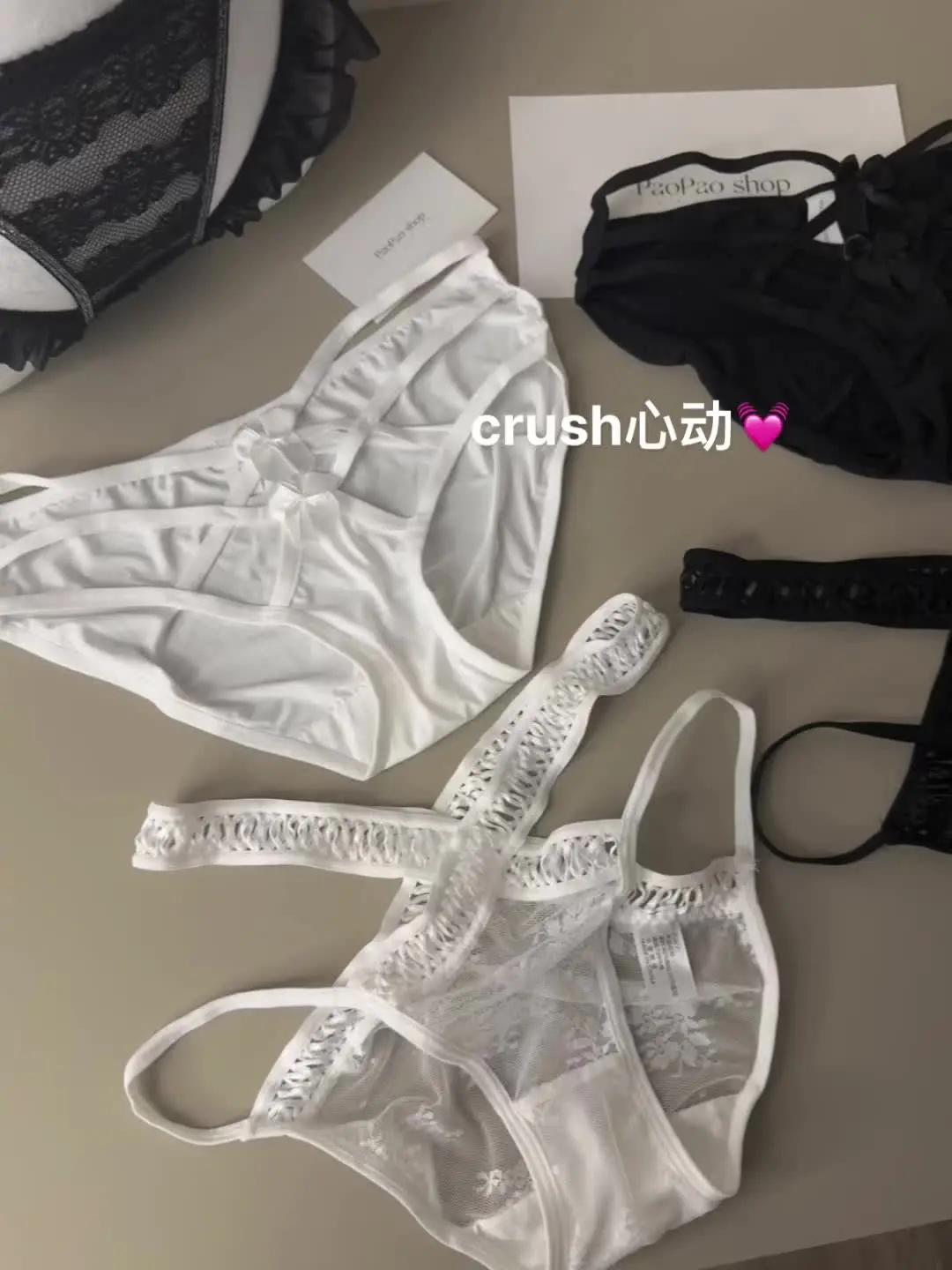 小巧身材原味展示,锁骨到腹肌的完美曲线