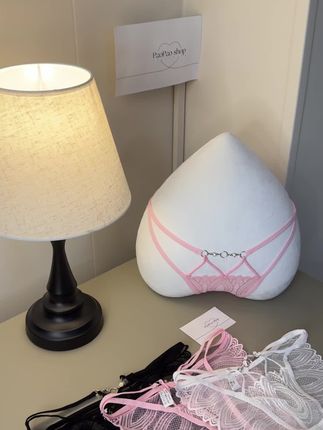 亲肤无痕聚拢文胸,穿出自信曲线