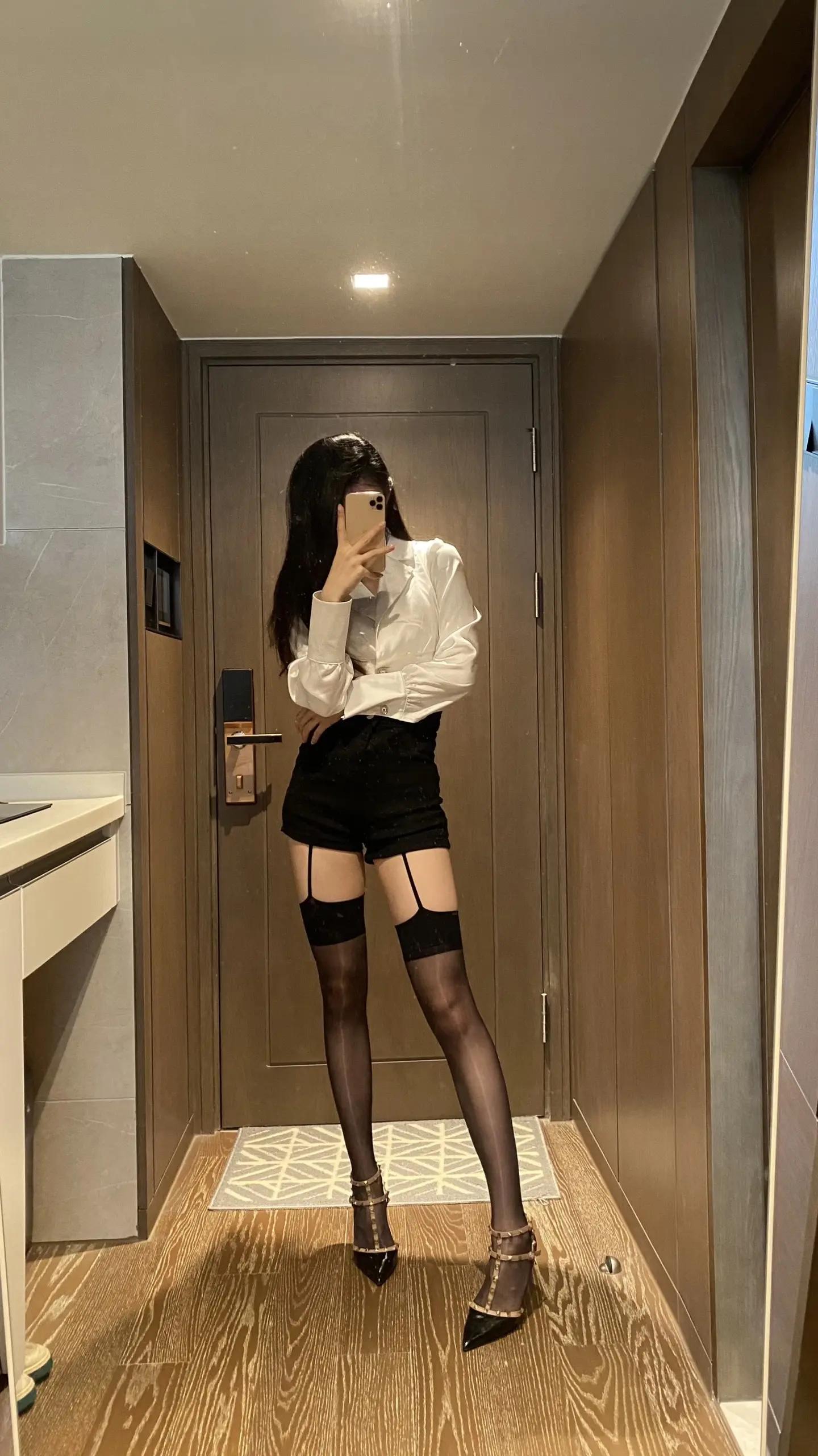 原味黑色丝袜!让人忍不住多看两眼