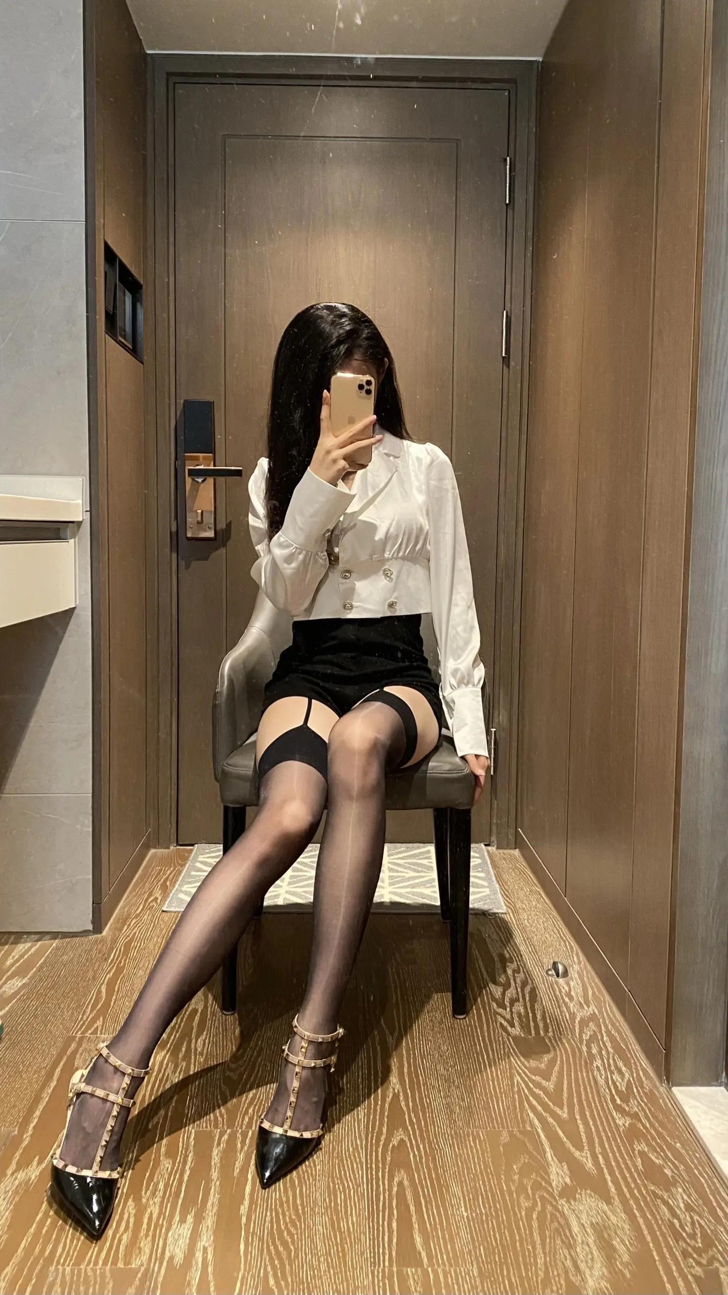 原味黑色丝袜!让人忍不住多看两眼