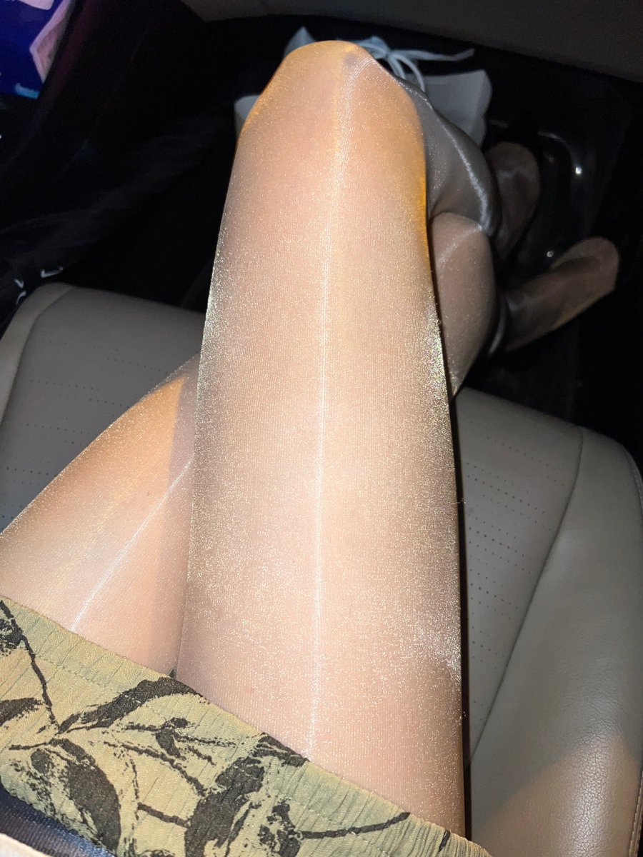 纯欲风穿搭脚上怎能少件原味丝袜!