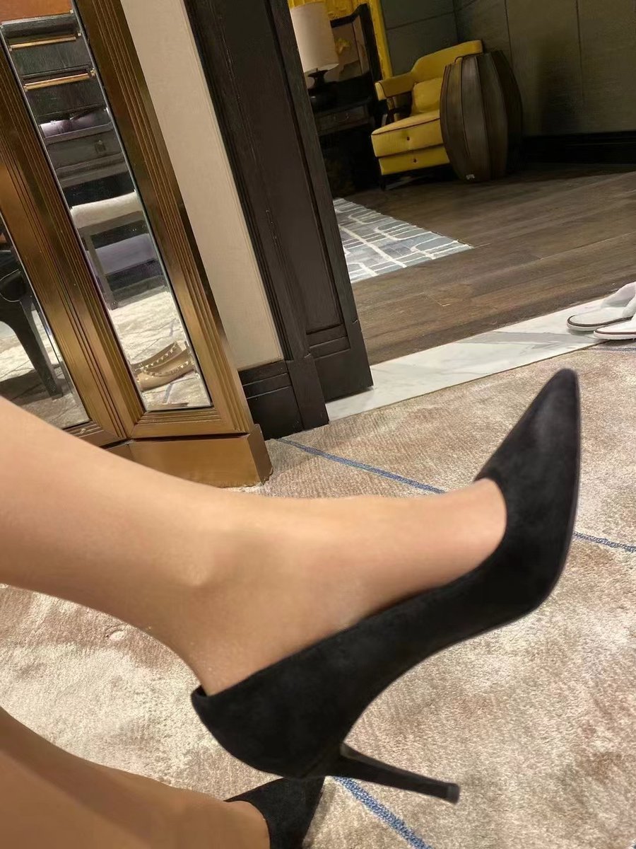 纯欲风黑丝穿搭 对镜拍出大片感