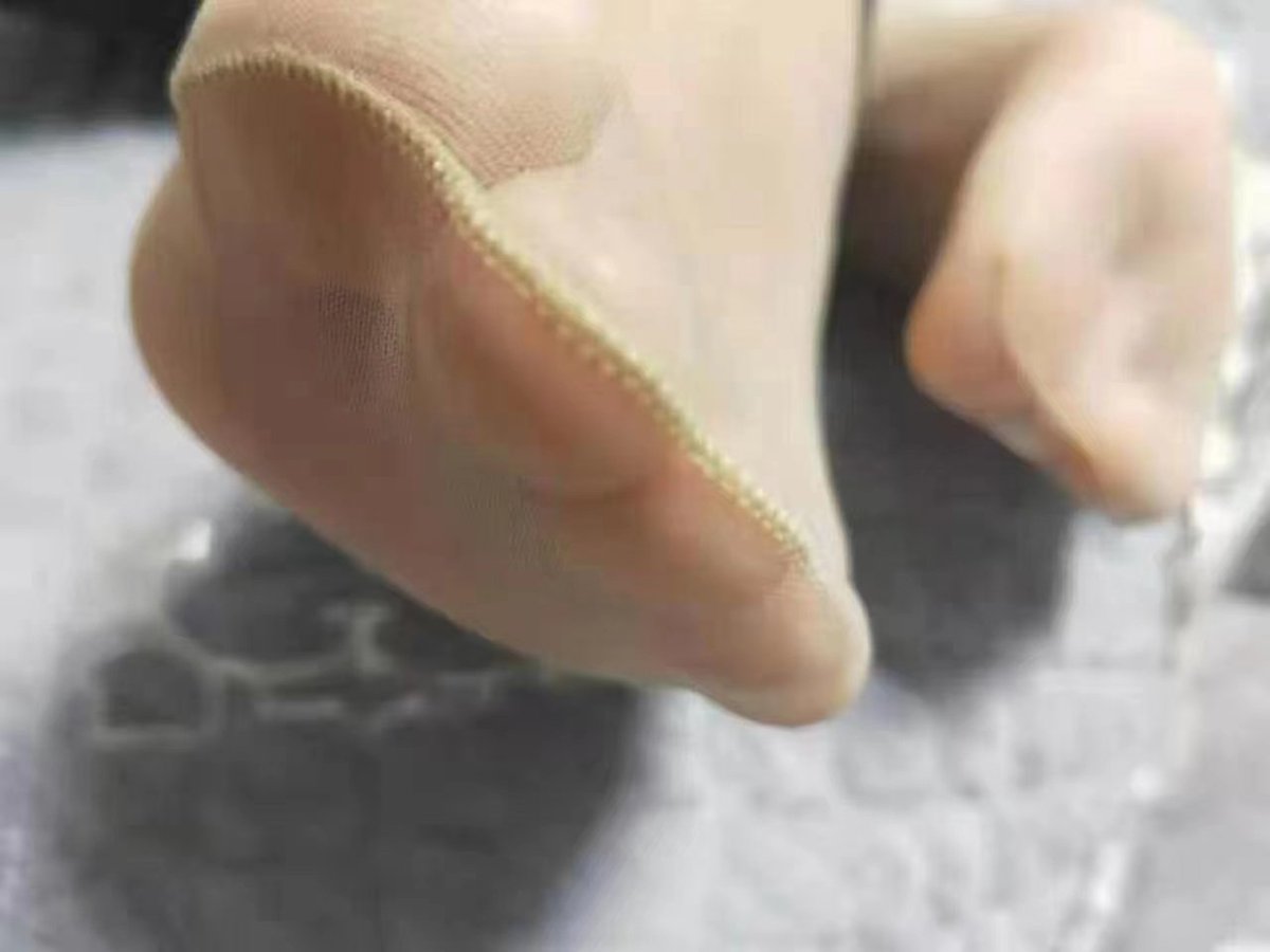 黑丝脚美女秀场:女性魅力比赛黑丝袜专场