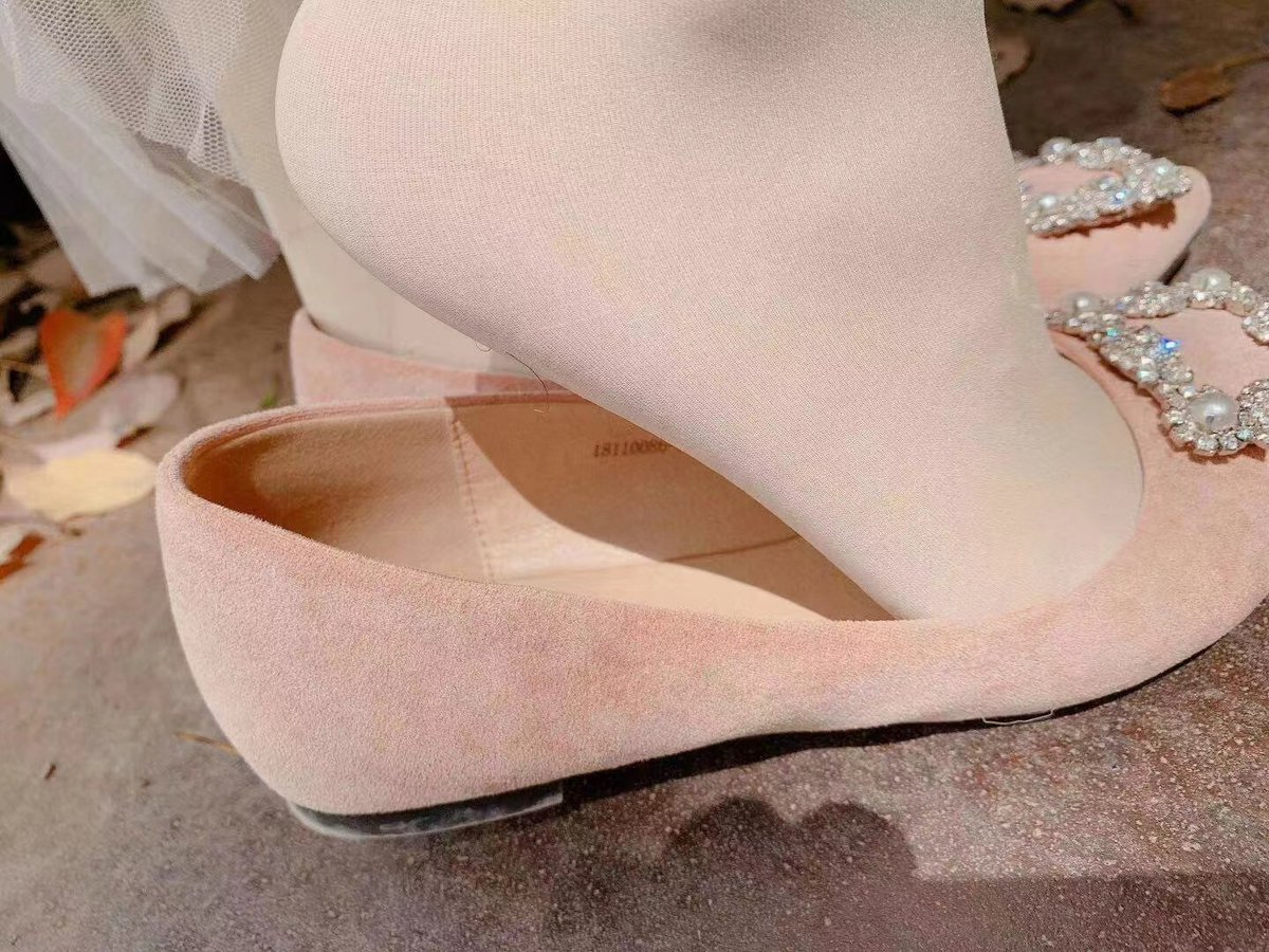 显瘦遮瑕疵 原味丝袜包裹性感腿部曲线