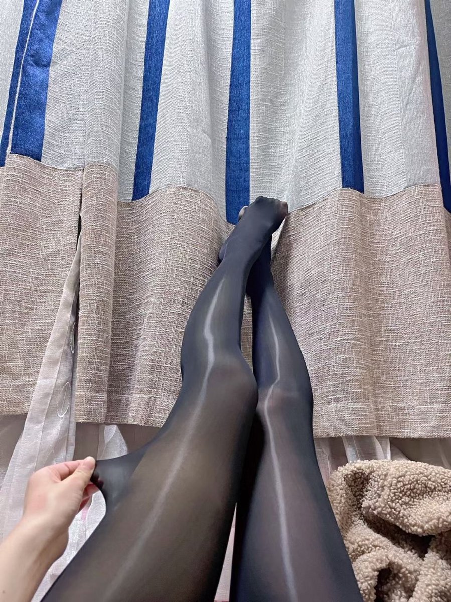 今日任务:穿原味制服,对镜拍下双子座小帅