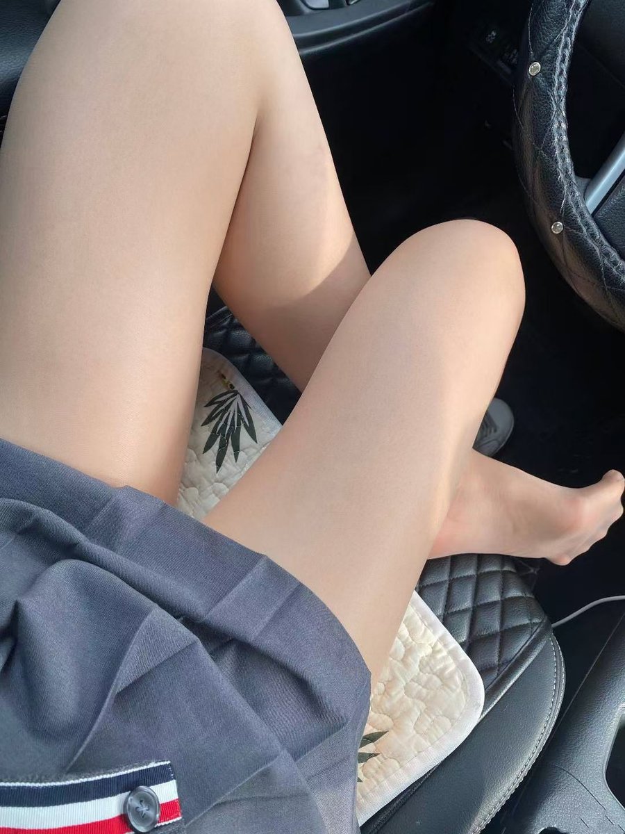 这款黑色原味丝袜真的太赞了!穿上它气质满分