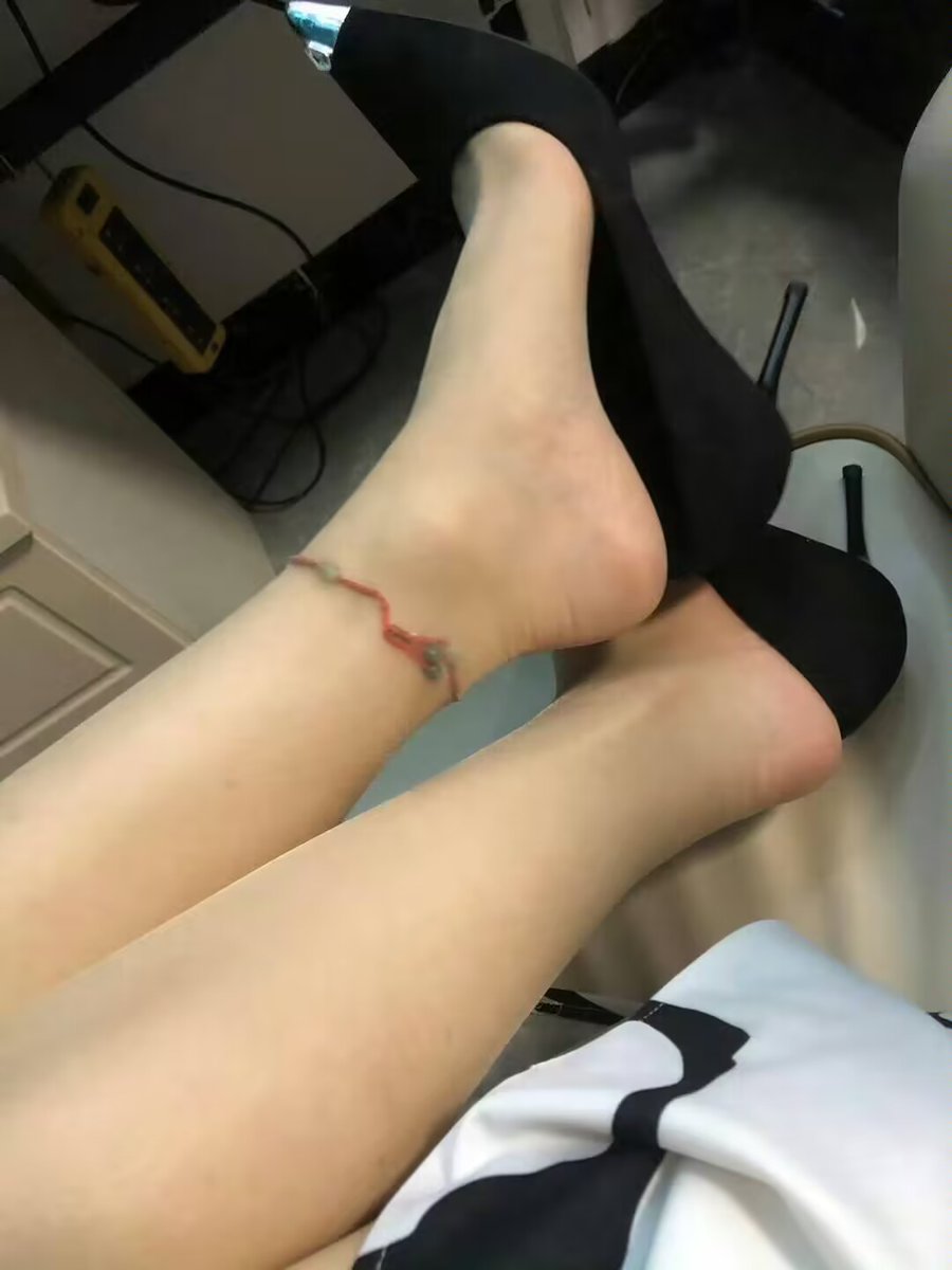 宝宝原味黑丝还是灰色丝袜好呢