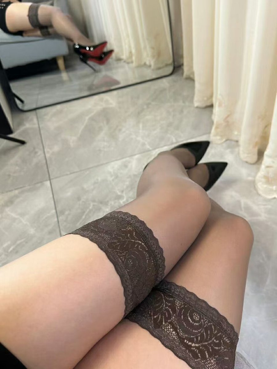 黑色丝袜原味美腿诱惑展示