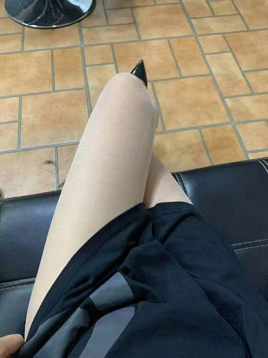 原味丝袜,展现迷人美腿魅力