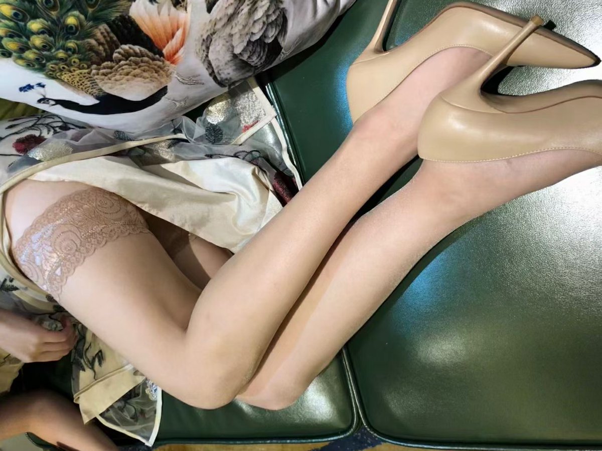 【穿脱原味感】拍出镜头下肉垫美腿新体验!