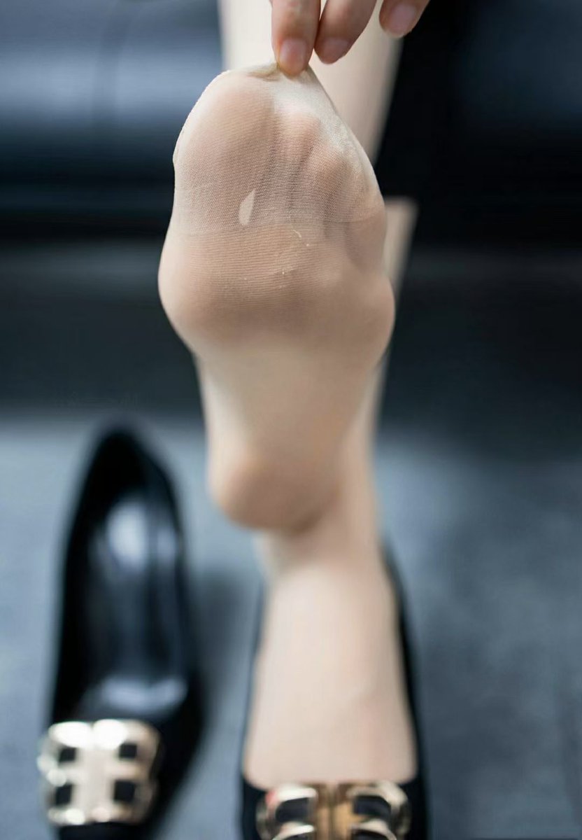 原味丝袜帮你藏掖小油囊!梨形身材专属美