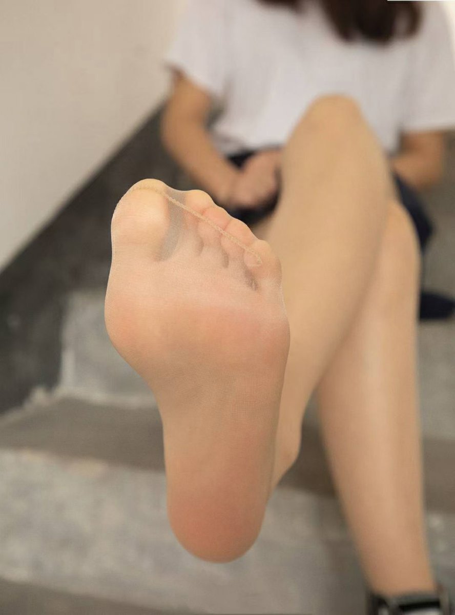 纯欲风原味丝袜穿搭指南