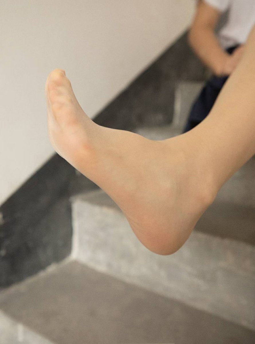 纯欲风原味丝袜穿搭指南