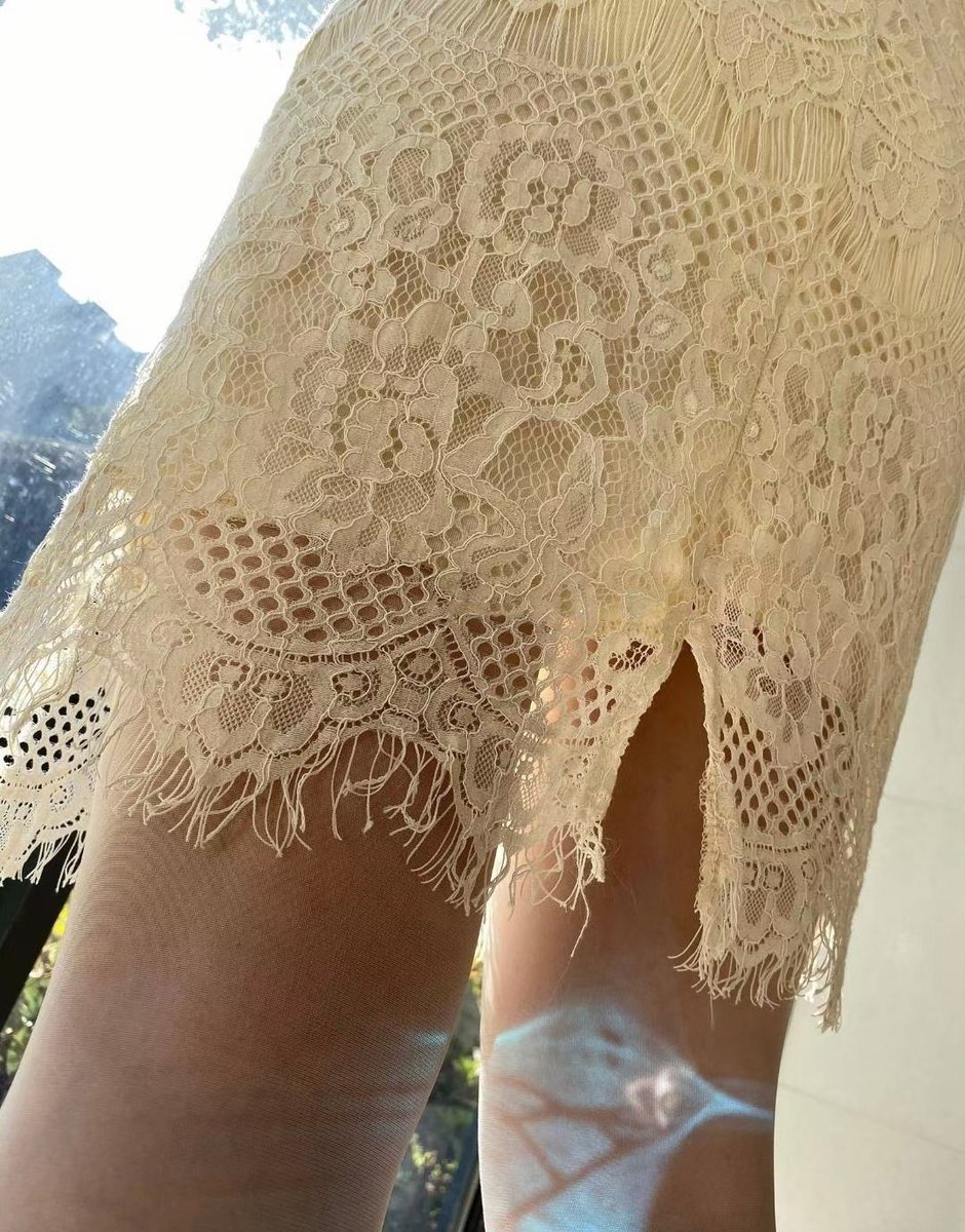 穿上这双原味丝袜吧!你无法复制的性感,尽在镜中展现