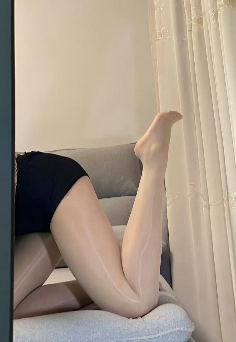 原味丝袜:黑色诱惑下的精致美感