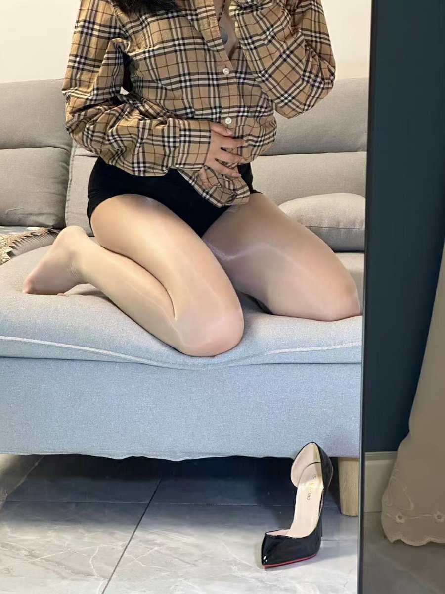 原味丝袜:黑色诱惑下的精致美感