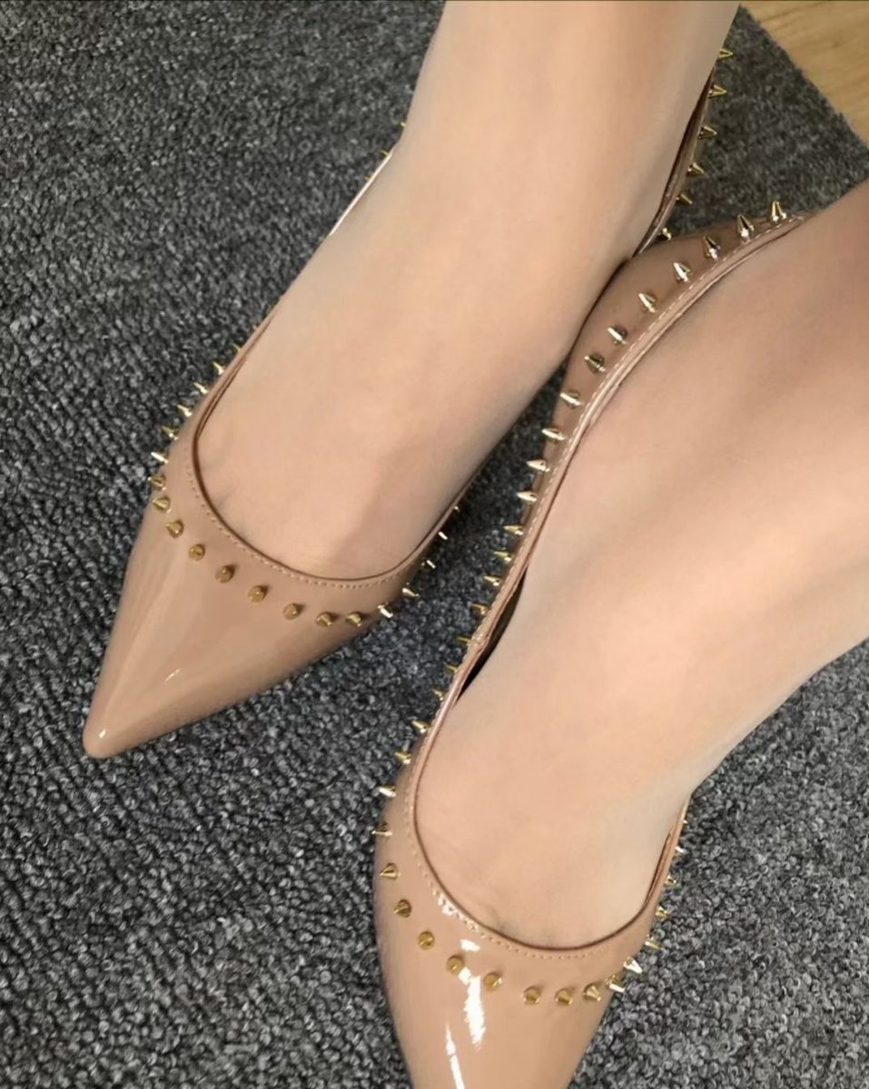 丝袜中的女人足底原始触感体验