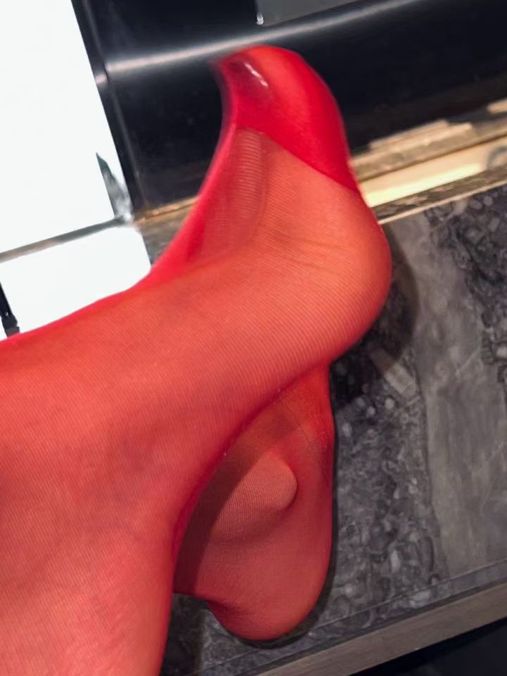 原味丝袜内穿 揭秘高跟美女的私密黑丝世界