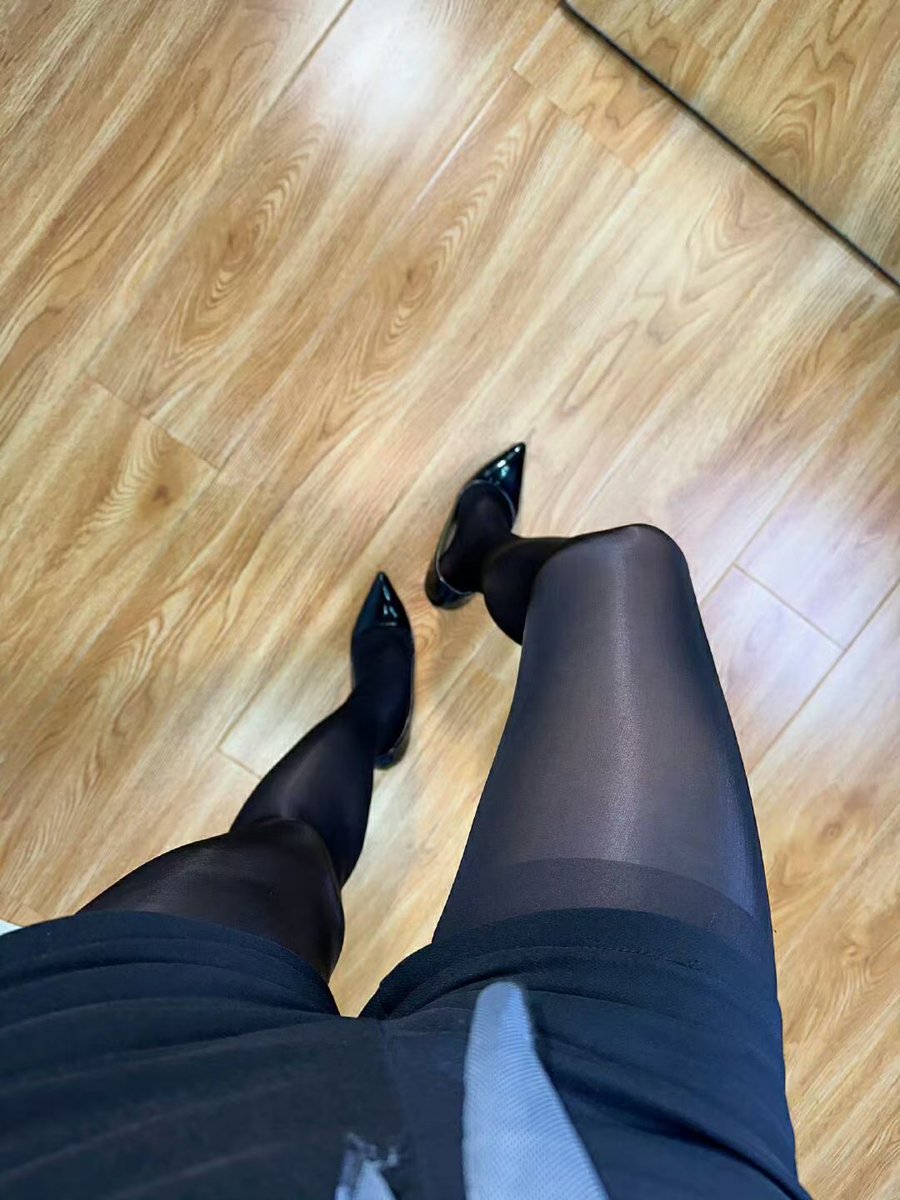 宝宝们喜欢纯黑还是灰色?原味丝袜小仙女必看!