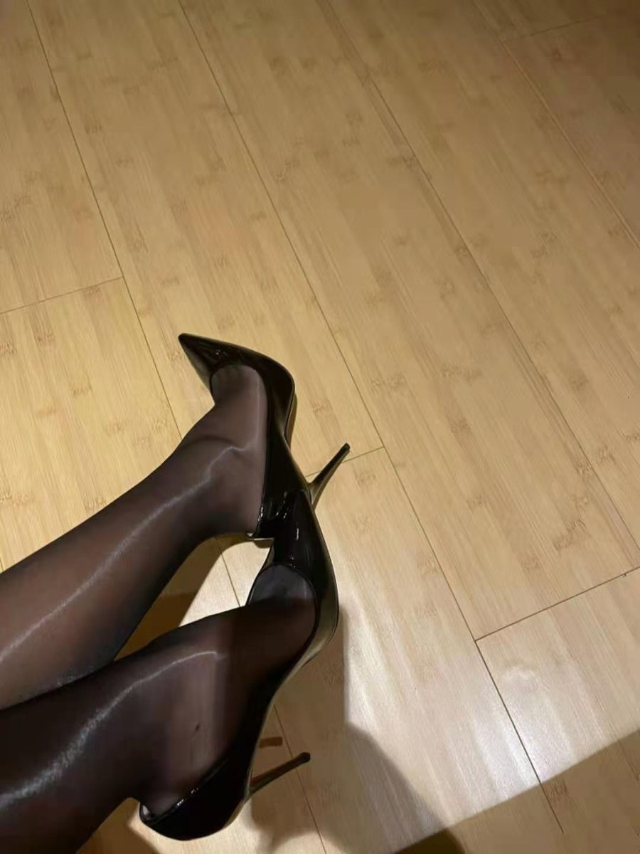 轻松自在!原味丝袜完美贴合你的肉腿