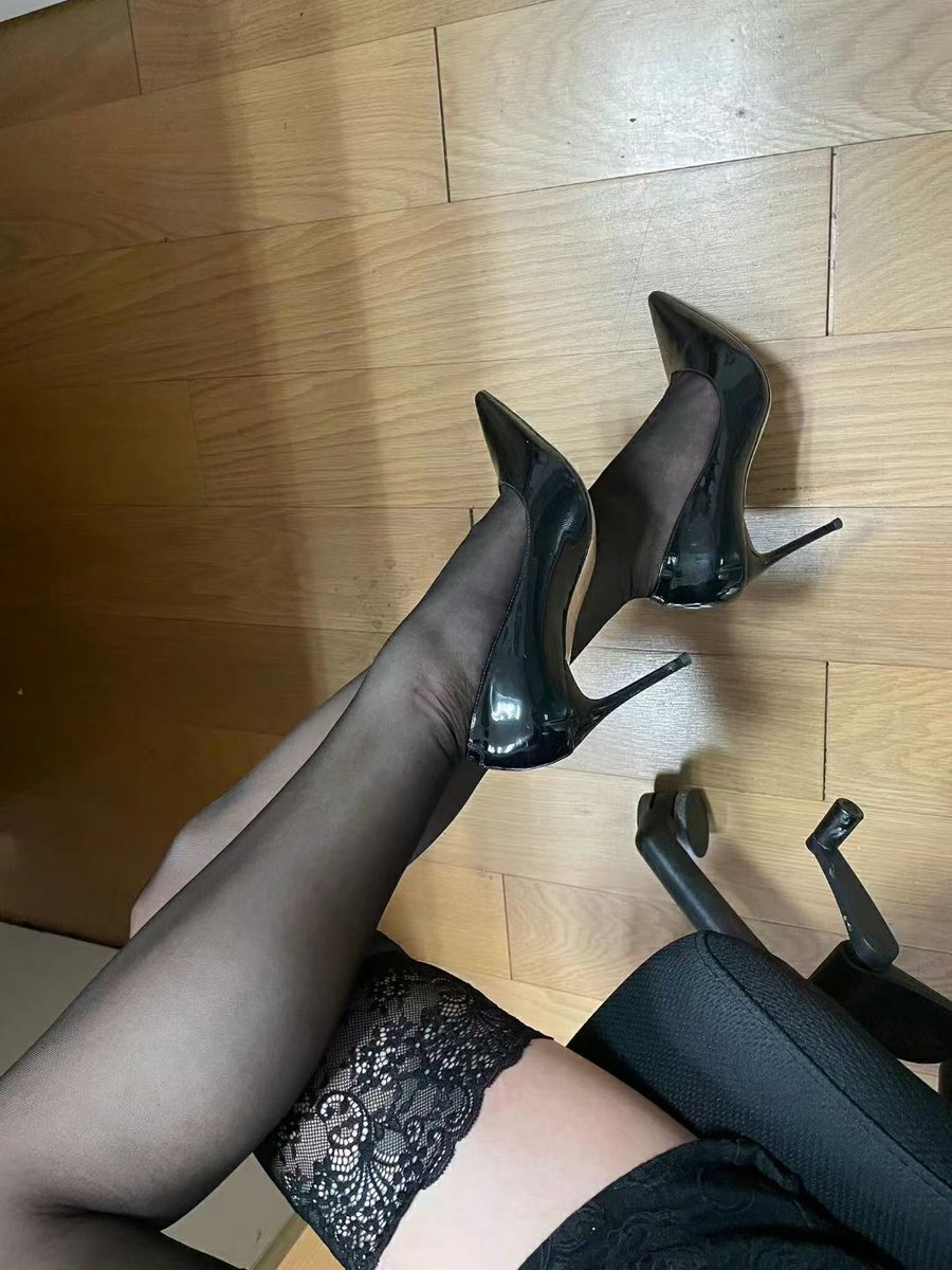 评论区太火爆啦!默汀的原味丝袜专场