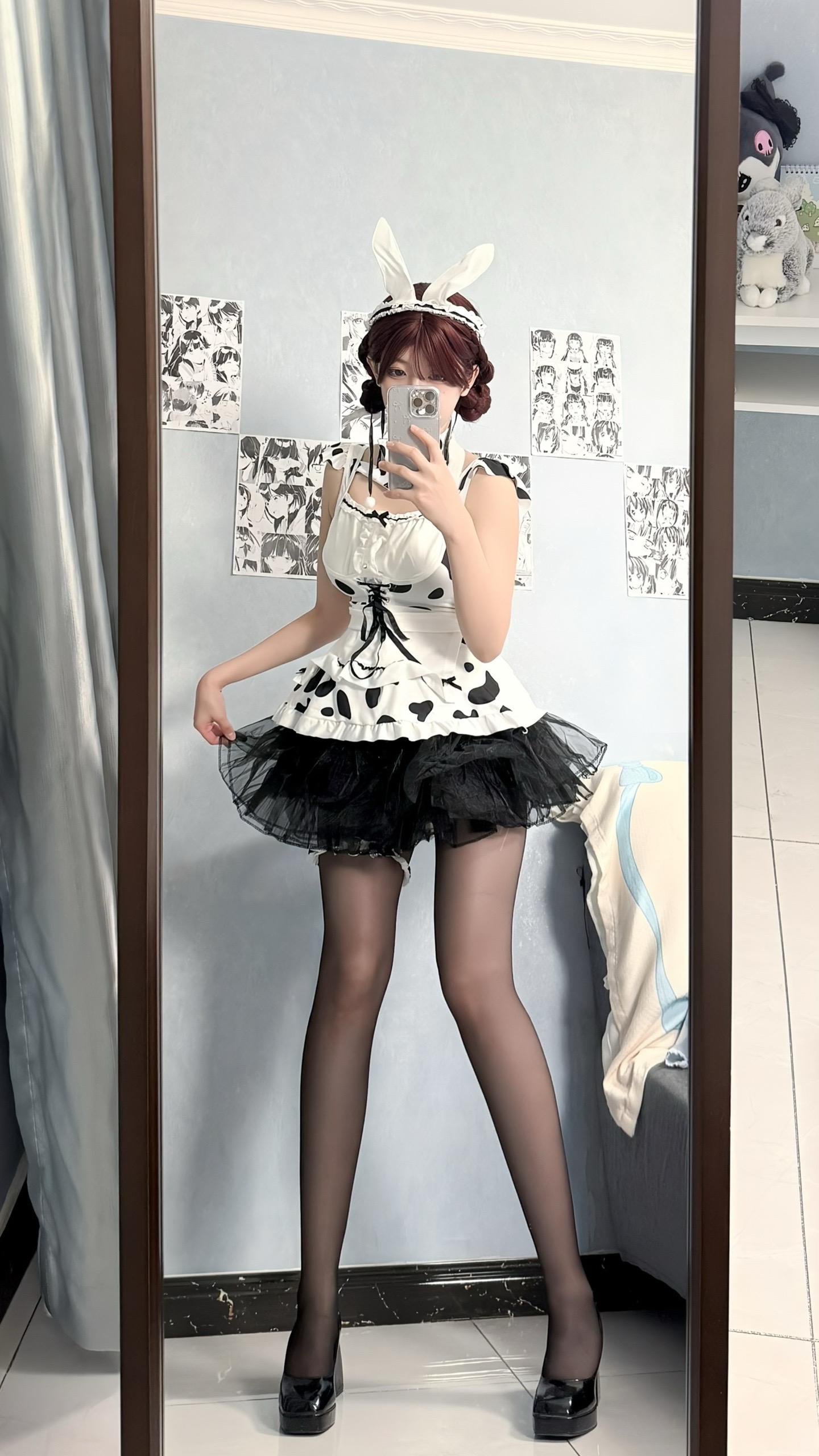 美腿原味丝袜大赛
建议结合图片展示不同角度的丝袜美感