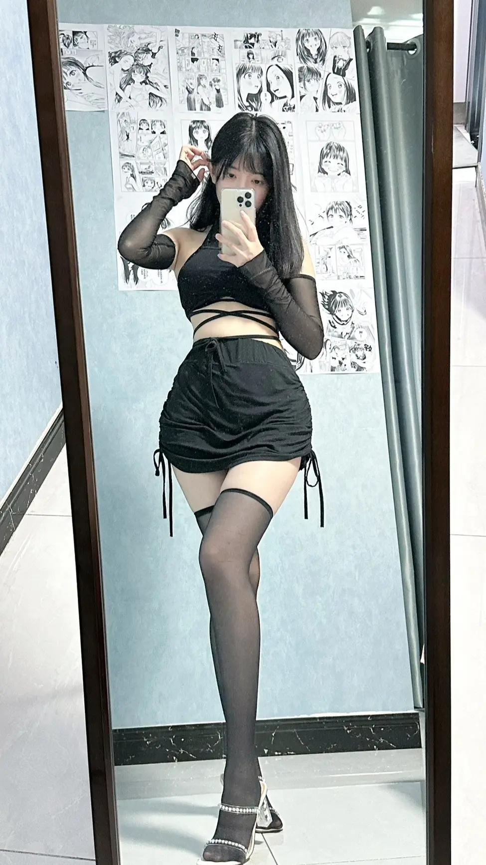 原味丝袜 对镜展露迷人风采