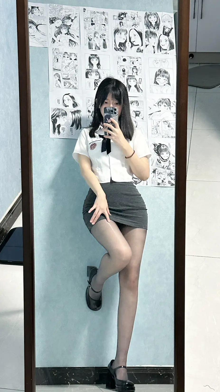 倘若我真的像电影里一直在等你穿搭对镜拍甜妹