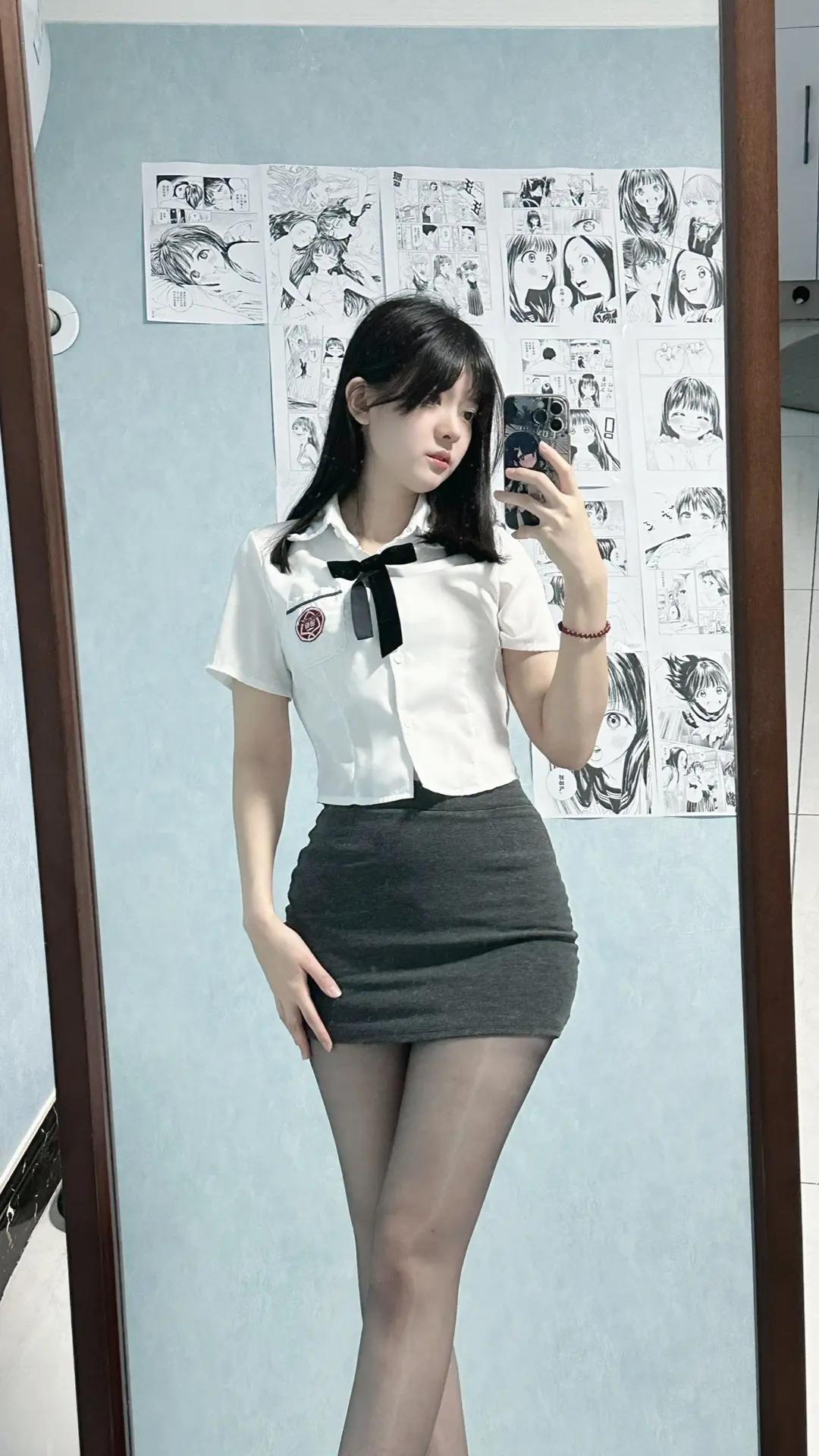 倘若我真的像电影里一直在等你穿搭对镜拍甜妹