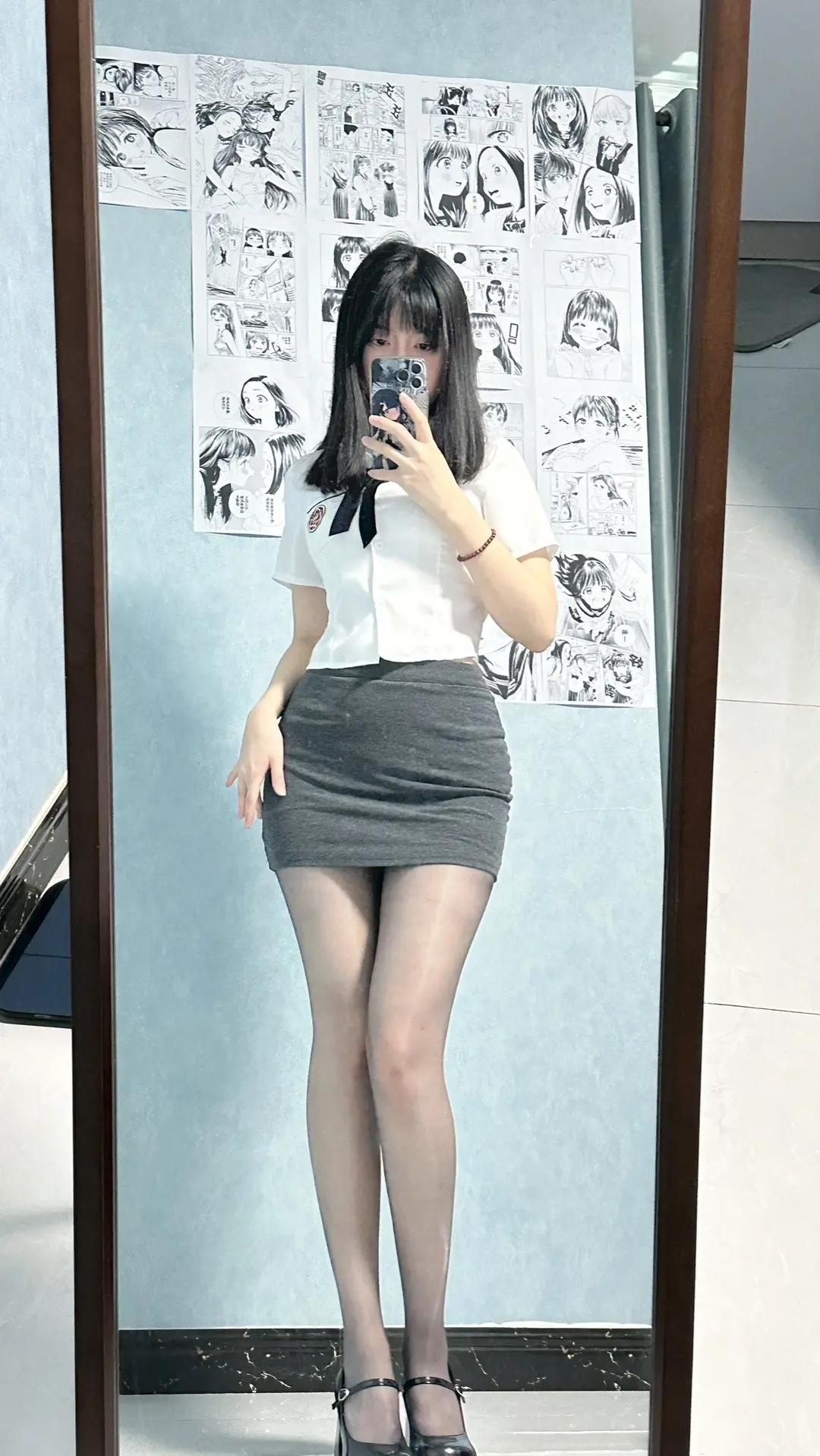 倘若我真的像电影里一直在等你穿搭对镜拍甜妹