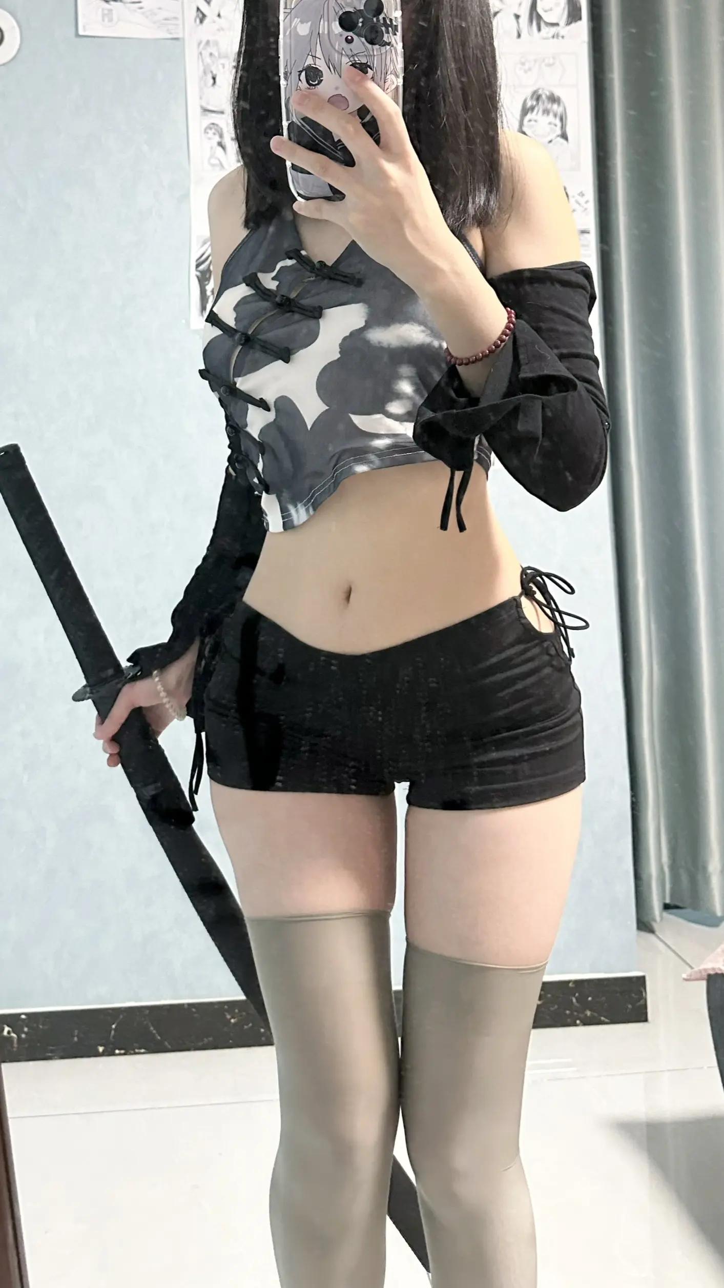 穿上我的原味吊带丝袜,做最性感的女人