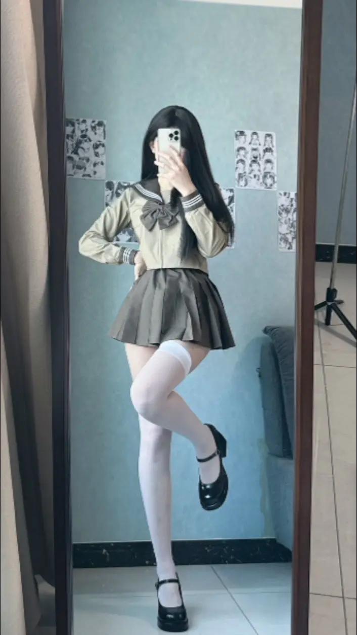 女人脚本灰丝袜高跟鞋