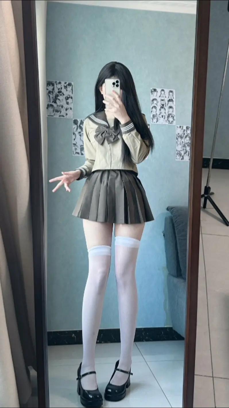 女人脚本灰丝袜高跟鞋