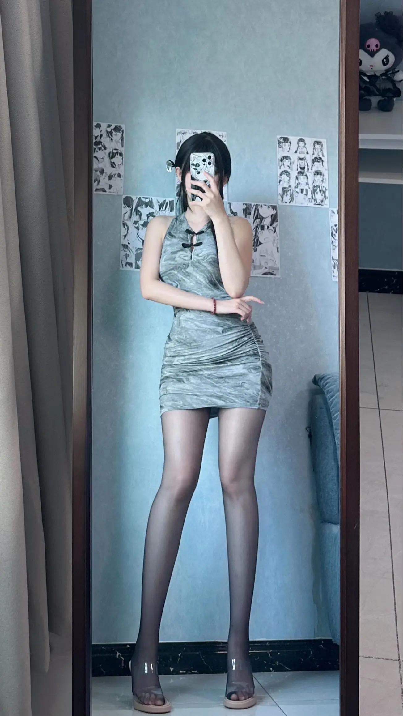 穿这双原味丝袜对镜自拍很甜!