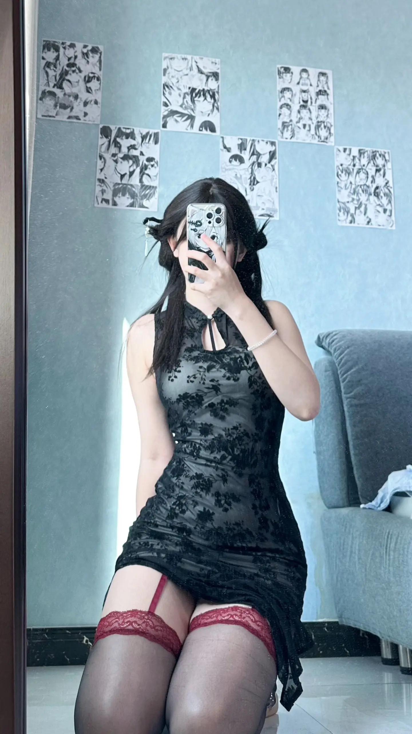 原味丝袜的诱惑:制服穿搭自拍实录