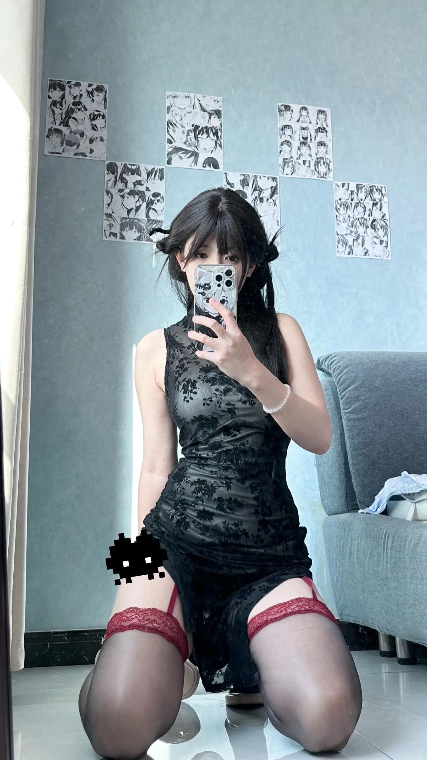 原味丝袜的诱惑:制服穿搭自拍实录